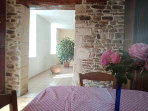 Interior - Entre Forêt et Prairies (Le Cercueil)