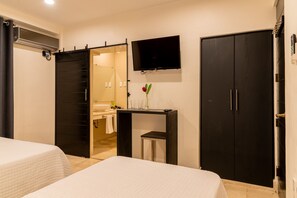 Habitación triple exclusiva | Minibar, caja fuerte, tabla de planchar con plancha y wifi gratis