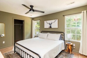 2 habitaciones, tabla de planchar con plancha, wifi y ropa de cama 
