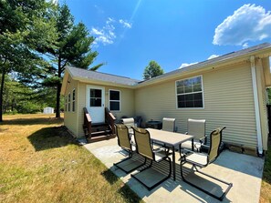 Outdoor dining - The Rabbit Hole @ Spring Brook Resort (Wisconsin Dells)