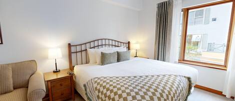 Iron/ironing board, WiFi, bed sheets, wheelchair access