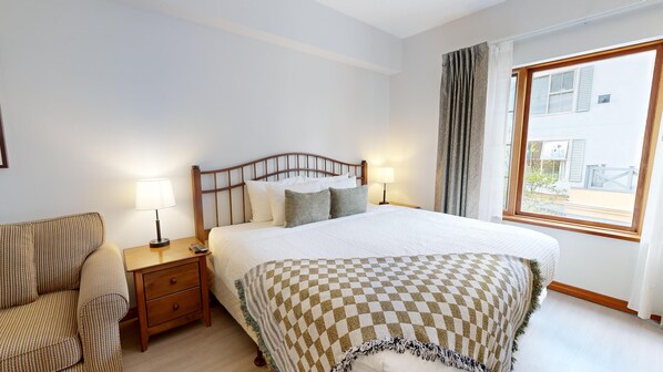 Iron/ironing board, WiFi, bed sheets, wheelchair access