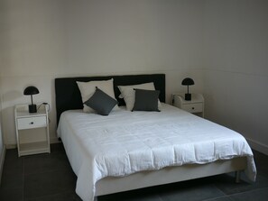 2 chambres, fer et planche à repasser, Wi-Fi, draps fournis