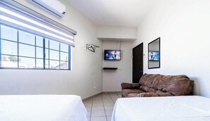 6 bedrooms, WiFi, bed sheets