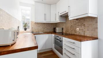 Apartment | Private kitchen | Fridge, microwave, oven, stovetop