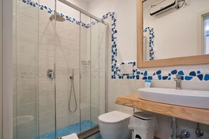 Buồng tắm vòi sen, vòi sen phun mưa, máy sấy tóc, chậu vệ sinh/vòi rửa 