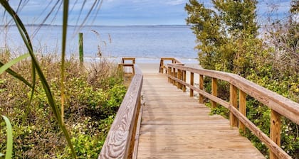 Breezy Palms on the Bay! Dolphins, Pool, SB&RC Beachfront Condos