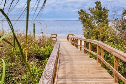 Breezy Palms on the Bay!  Dolphins, Pool, SB&RC Beachfront Condos
