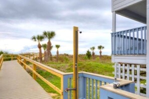 Property grounds - Breezy Palms on the Bay! Dolphins, Pool, SB&RC Beachfront Condos (Tybee Island)