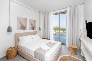 4 bedrooms, iron/ironing board, WiFi, bed sheets - Sueno Villas, Del Sol Villa, a dream above the sea! (Panormos in Rethymno)