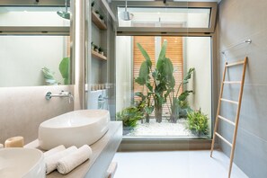 Shower, hair dryer, towels, soap - Sueno Villas, Del Sol Villa, a dream above the sea! (Panormos in Rethymno)