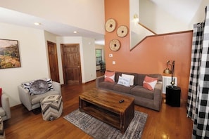 Fireplace - Gateway to the Smokies: Your Door to the Mountains (Pigeon Forge)