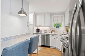 Fridge, microwave, oven, stovetop - Shore Cottage - Coastal gem, a traveler favorite! Outdoor patio, central AC. (Gloucester)