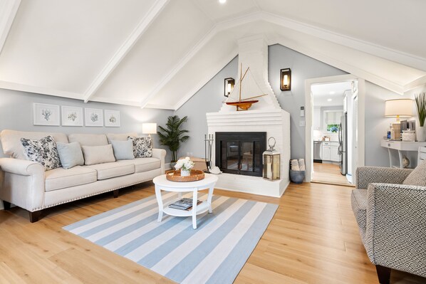 Smart TV, fireplace