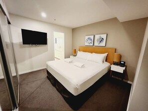 2 bedrooms, iron/ironing board, WiFi, bed sheets
