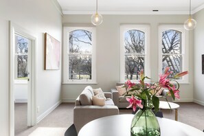 Smart TV - Four bedrooms over looking queens gardens (Dunedin)