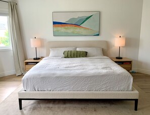 4 bedrooms, iron/ironing board, WiFi, bed sheets