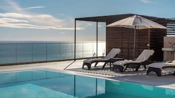 Cliffside Retreat | Terrace/patio