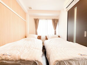 1 bedroom, desk, iron/ironing board, free WiFi - Near Tsutenkaku, Toy Street, Spacious,Elevator,Wi-Fi,Self check-in, Easy Transit (Osaka)