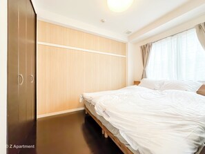 1 bedroom, desk, iron/ironing board, free WiFi - Shinsekai, Den Den Street, Ebisuchou station, 2 minutes walk (Osaka)