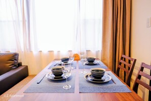 Dining - Near Tsutenkaku, Toy Street, Spacious,Elevator,Wi-Fi,Self check-in, Easy Transit (Osaka)
