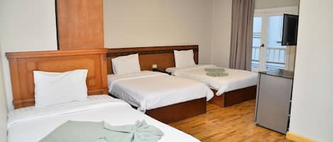 Egyptian cotton sheets, premium bedding, minibar, laptop workspace