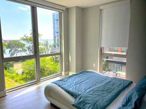 2 habitaciones, escritorio, tabla de planchar con plancha y wifi gratis 