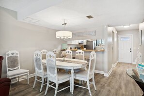 Dining - Starfish Hideaway! 90-Second Walk To Beach! (Panama City Beach)