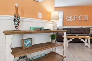 Interior - The Beach & The Bum! 2- Min Walk to Sandy Beach! (Panama City Beach)