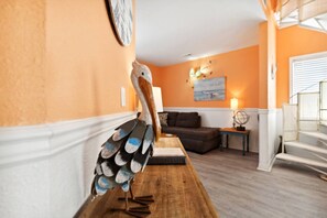 Interior - The Beach & The Bum! 2- Min Walk to Sandy Beach! (Panama City Beach)