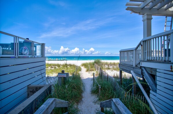 Beach nearby - The Beach & The Bum! 2- Min Walk to Sandy Beach! (Panama City Beach)
