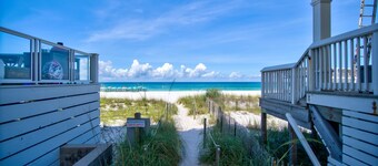 The Beach & The Bum! 2-Min Walk to Sandy Beach!