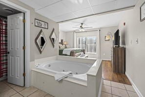 2 slaapkamers, een strijkplank/strijkijzer, gratis wifi, beddengoed