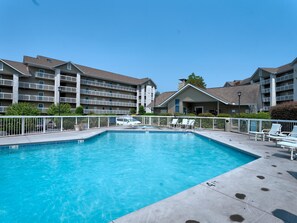 Piscina interna, piscina aquecida