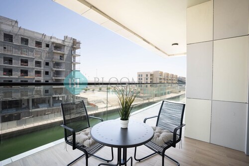 Cozy Canal View Apartment - 206