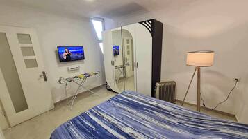 2 bedrooms, iron/ironing board, free WiFi, bed sheets