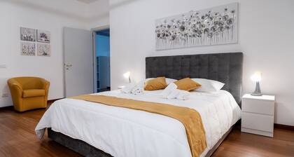 White Rose - 5 minutes from the Center with Garden and Private Parking