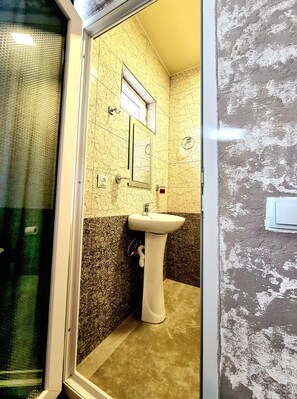 Chambre Standard double | Salle de bain | Pantoufles