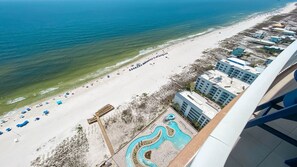 On the beach - Newest Complex on the Gulf, Lazy River and Slide! (Orange Beach)