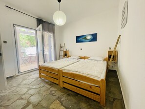 2 bedrooms, WiFi, bed sheets