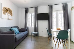 Loftsrom – basic | Oppholdsområde | LCD-TV