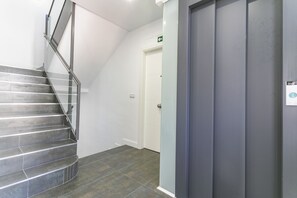 Lobby - Montesa 3 (Málaga)