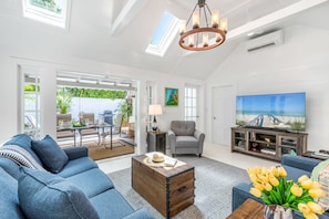 TV - PEARL COTTAGE ~ 3 Bedroom, 3.5 Bathroom Home with Pool! (Key West)