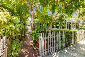 Property grounds - AMBER COTTAGE ~ Renovated 3 Bedroom, 3.5 Bathroom Home w/ Pool! (Key West)