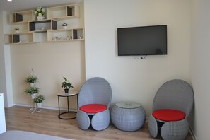 بديكورات فريدة لكل غرفة وطراز فريد لكل وحدة وواي فاي مجانًا