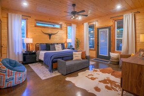 2 室のベッドルーム、WiFi (無料)、ベッドシーツ