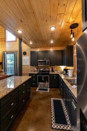 オーブン、コンロ、食器洗い機、コーヒー / ティーメーカー