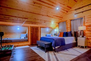 2 Schlafzimmer, Schreibtisch, Reisekinderbett, kostenloses WLAN
