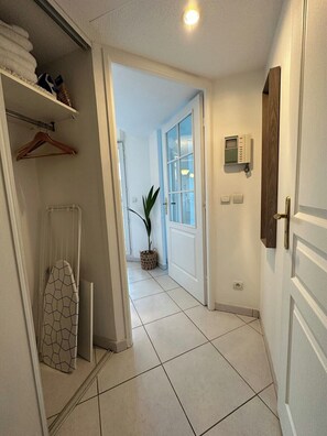 Interior - 2P Full center JUAN LES PINS Near sea, parking (Antibes)