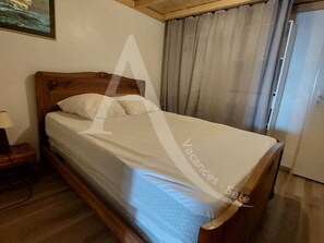 2 bedrooms, iron/ironing board, free WiFi